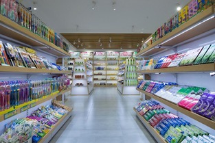 進(jìn)口日用品與韓國化妝品超市的經(jīng)營策略